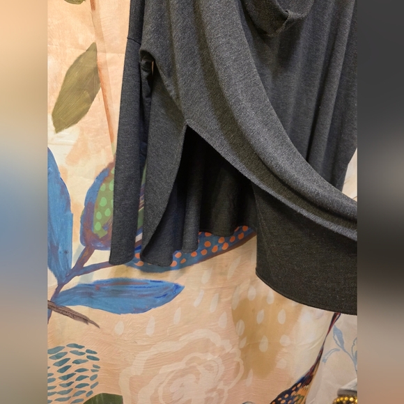 Jala Dolman Pullover - Picture 3 of 6